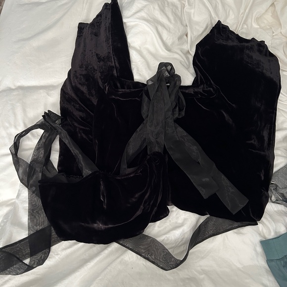 NWOT Reformation Abby Velvet Two Piece Set in Black - Picture 9 of 9